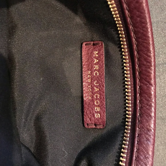 ✨TRADED Marc by Marc Jacobs Sling Bag✨ - Picture 6 of 8